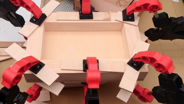 シナベニヤ合板と残の接着